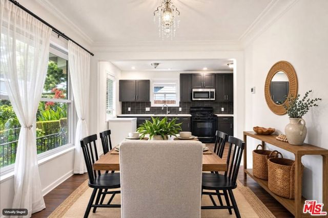 9819 S Hoover Street, Los Angeles, CA 90044