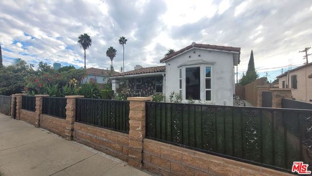 9819 S Hoover Street, Los Angeles, CA 90044