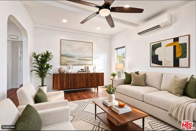 9819 S Hoover Street, Los Angeles, CA 90044