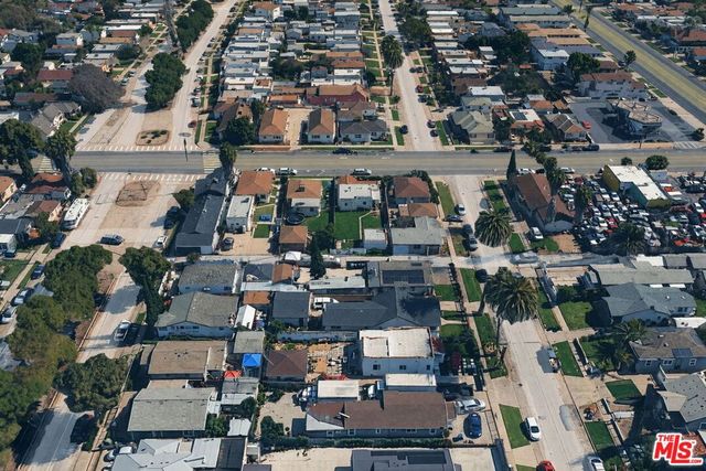 9819 S Hoover Street, Los Angeles, CA 90044
