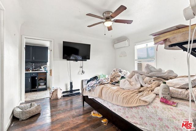 9819 S Hoover Street, Los Angeles, CA 90044