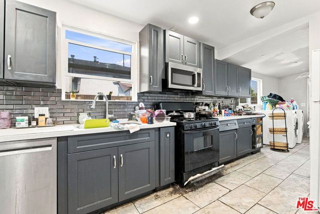 9819 S Hoover Street, Los Angeles, CA 90044