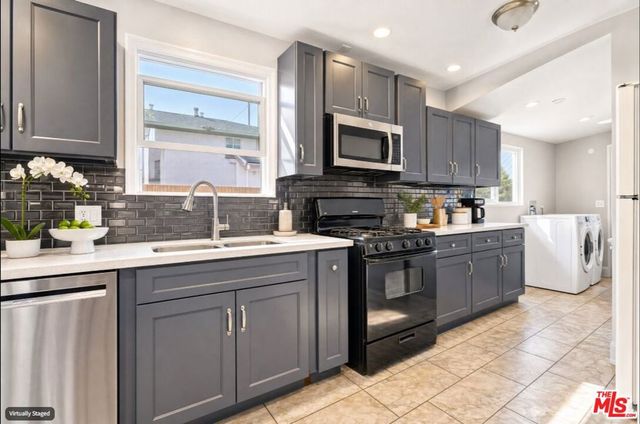 9819 S Hoover Street, Los Angeles, CA 90044