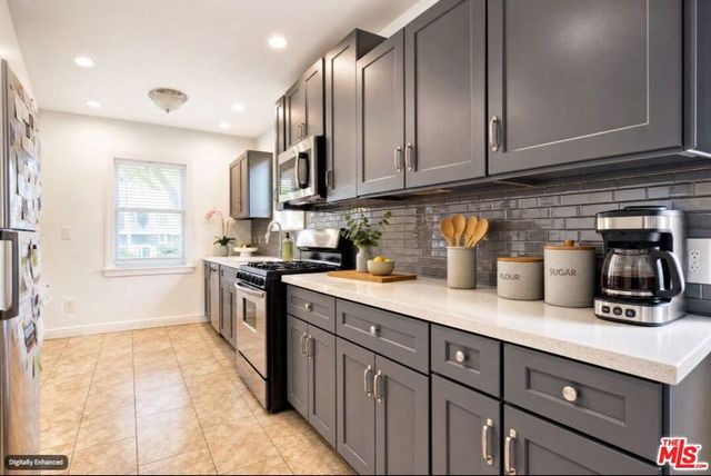 9819 S Hoover Street, Los Angeles, CA 90044