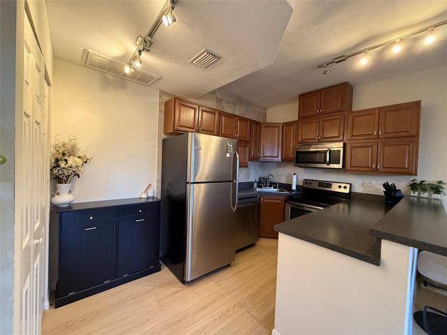 5757 E University Boulevard 22R, Dallas, TX 75206