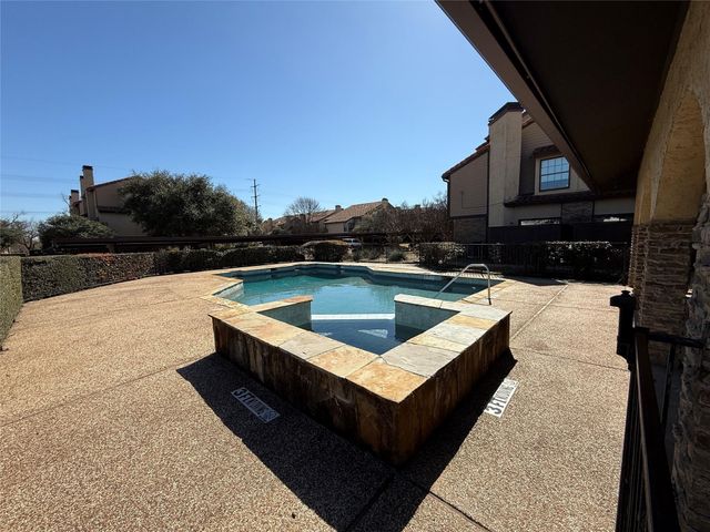 5757 E University Boulevard 22R, Dallas, TX 75206