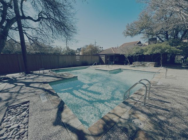 5757 E University Boulevard 22R, Dallas, TX 75206