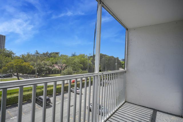 16851 NE 23rd Avenue A408, North Miami Beach, FL 33160