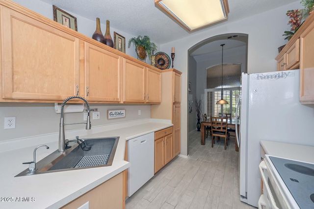 19405 N 83RD Drive, Peoria, AZ 85382