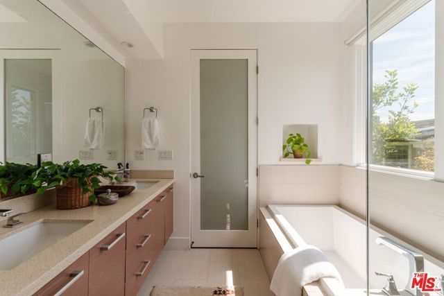 811 19th Street 2, Santa Monica, CA 90403