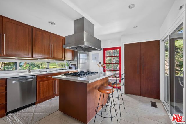 1604 Woodglen Lane, Altadena, CA 91001