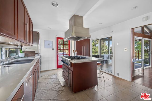 1604 Woodglen Lane, Altadena, CA 91001