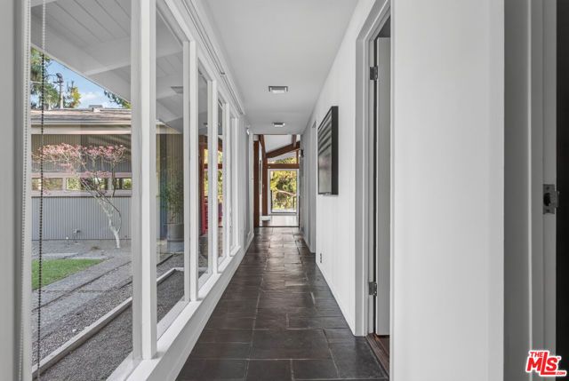 1604 Woodglen Lane, Altadena, CA 91001