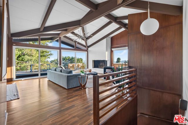 1604 Woodglen Lane, Altadena, CA 91001