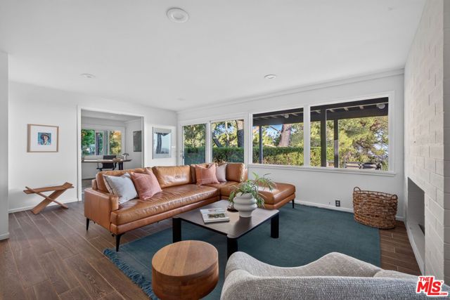 1604 Woodglen Lane, Altadena, CA 91001