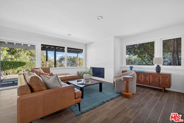 1604 Woodglen Lane, Altadena, CA 91001