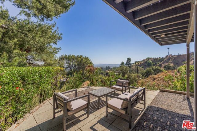 1604 Woodglen Lane, Altadena, CA 91001