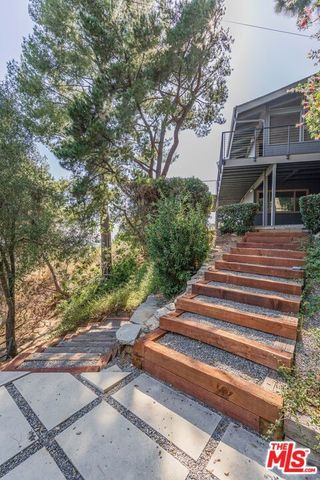 1604 Woodglen Lane, Altadena, CA 91001