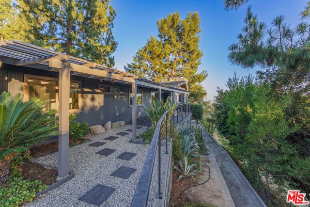 1604 Woodglen Lane, Altadena, CA 91001