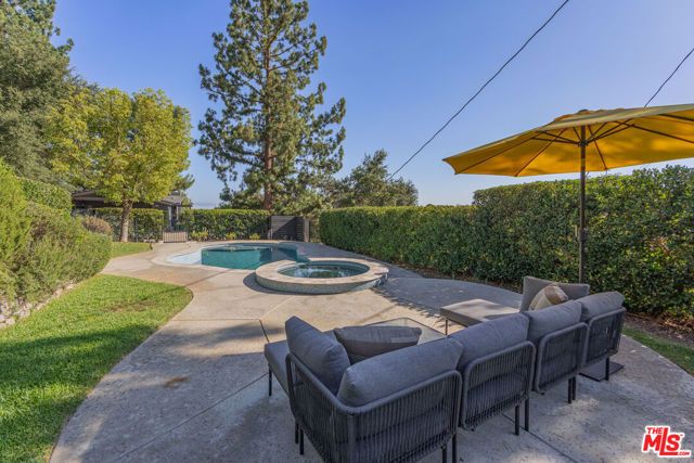 1604 Woodglen Lane, Altadena, CA 91001