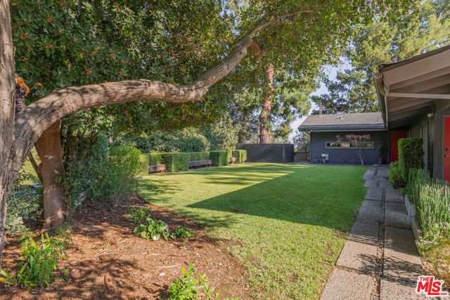 1604 Woodglen Lane, Altadena, CA 91001