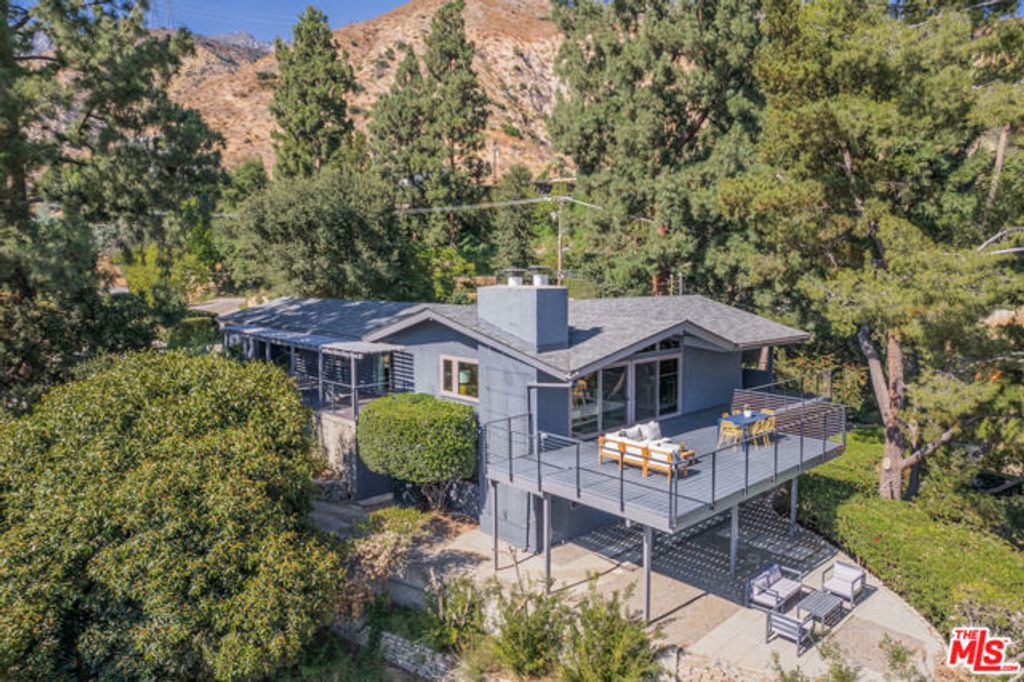 1604 Woodglen Lane, Altadena, CA 91001