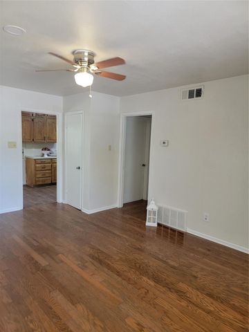 2223 Anderson Street, Irving, TX 75062