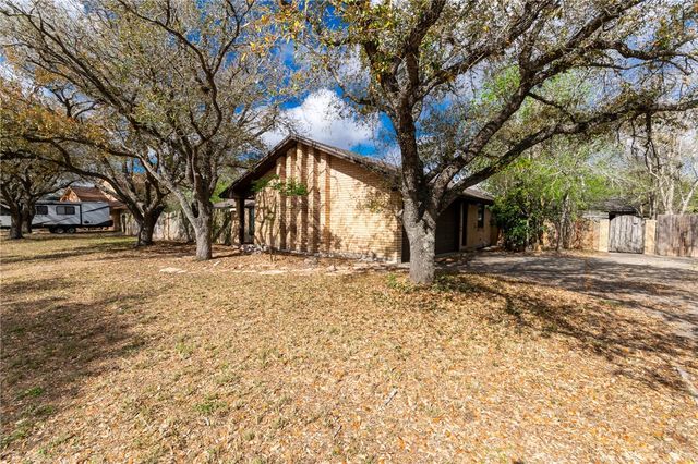 743 Retama Ave, Taft, TX 78390