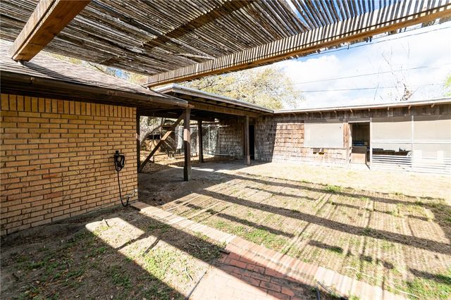 743 Retama Ave, Taft, TX 78390
