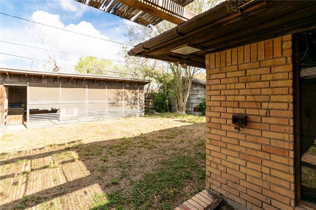 743 Retama Ave, Taft, TX 78390