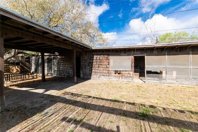 743 Retama Ave, Taft, TX 78390