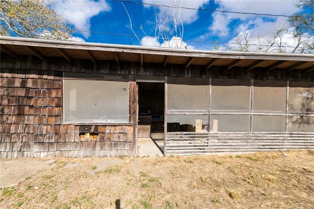 743 Retama Ave, Taft, TX 78390