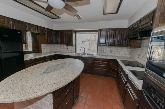 743 Retama Ave, Taft, TX 78390