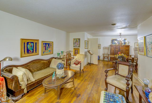 1735 Hillview Drive, Jackson, MS 39211