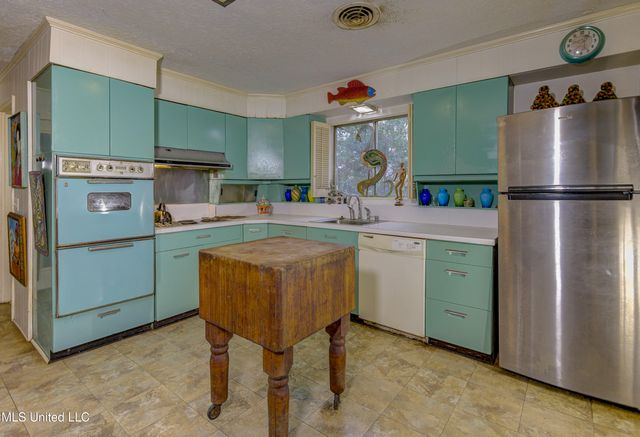 1735 Hillview Drive, Jackson, MS 39211