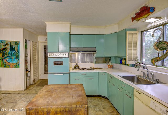 1735 Hillview Drive, Jackson, MS 39211