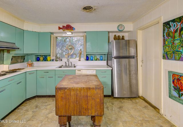 1735 Hillview Drive, Jackson, MS 39211