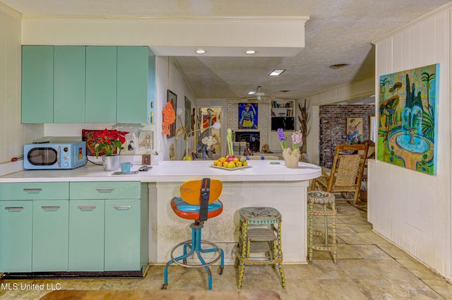 1735 Hillview Drive, Jackson, MS 39211