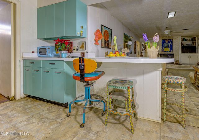 1735 Hillview Drive, Jackson, MS 39211