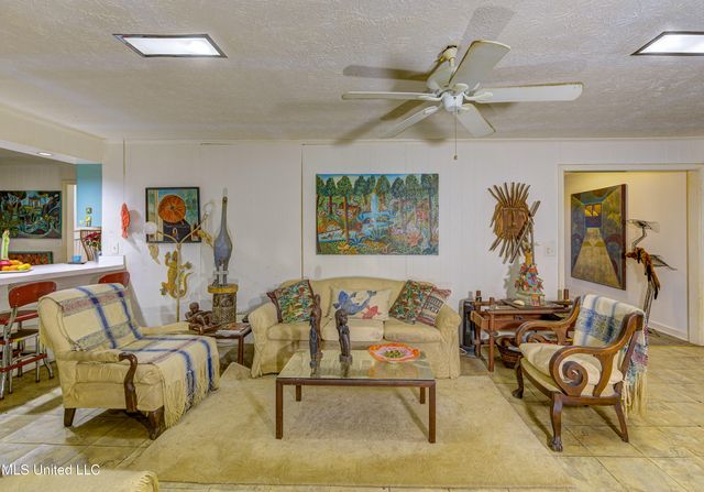 1735 Hillview Drive, Jackson, MS 39211