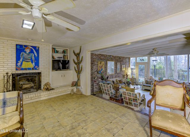 1735 Hillview Drive, Jackson, MS 39211