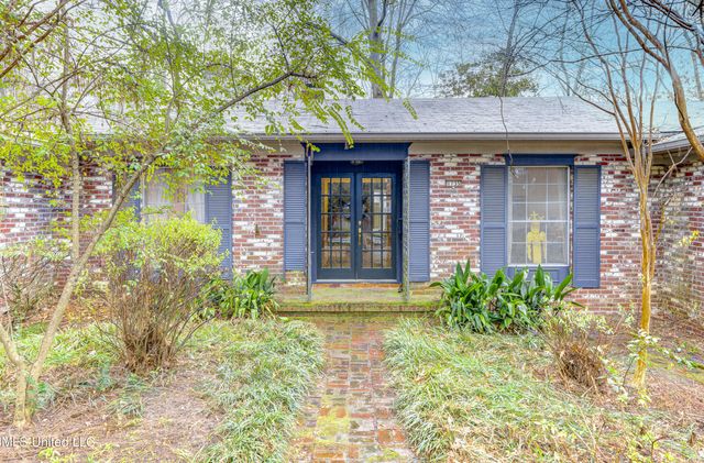 1735 Hillview Drive, Jackson, MS 39211