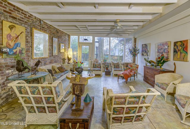 1735 Hillview Drive, Jackson, MS 39211