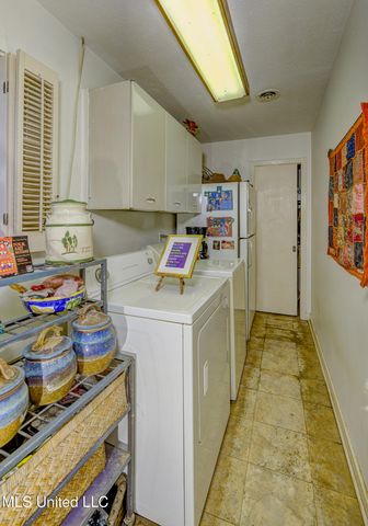 1735 Hillview Drive, Jackson, MS 39211