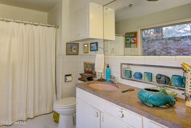 1735 Hillview Drive, Jackson, MS 39211