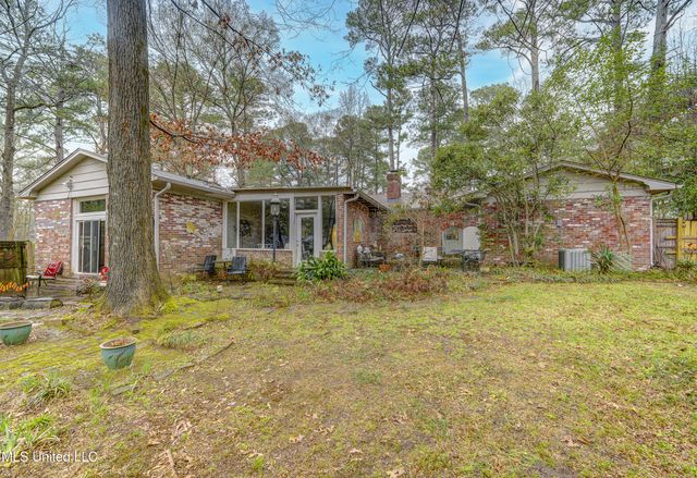 1735 Hillview Drive, Jackson, MS 39211