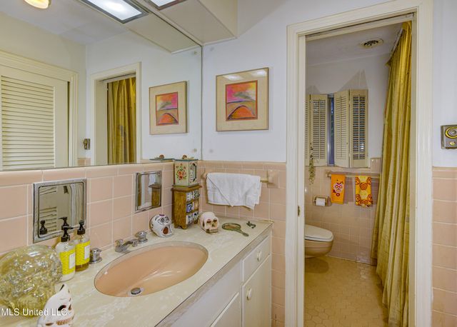 1735 Hillview Drive, Jackson, MS 39211