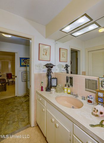 1735 Hillview Drive, Jackson, MS 39211