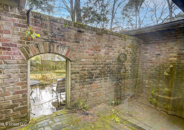 1735 Hillview Drive, Jackson, MS 39211