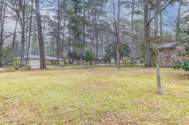 1735 Hillview Drive, Jackson, MS 39211